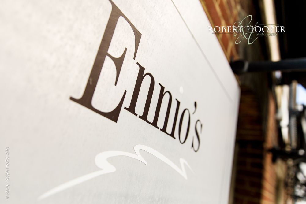 Ennios Restaurant Sign