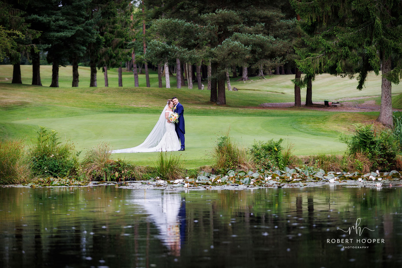 beautiful modern wedding photographers by Robert Hooper Photography